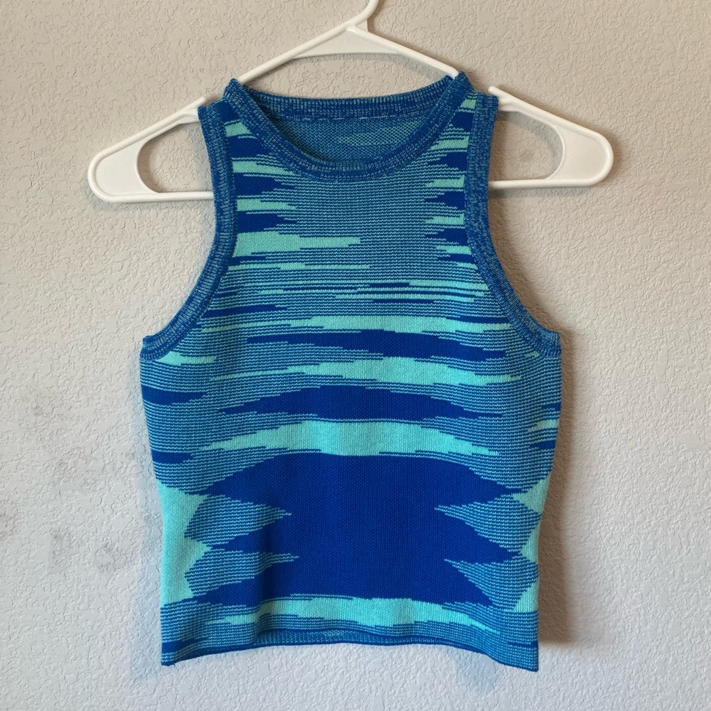 blue trendy knit crop top